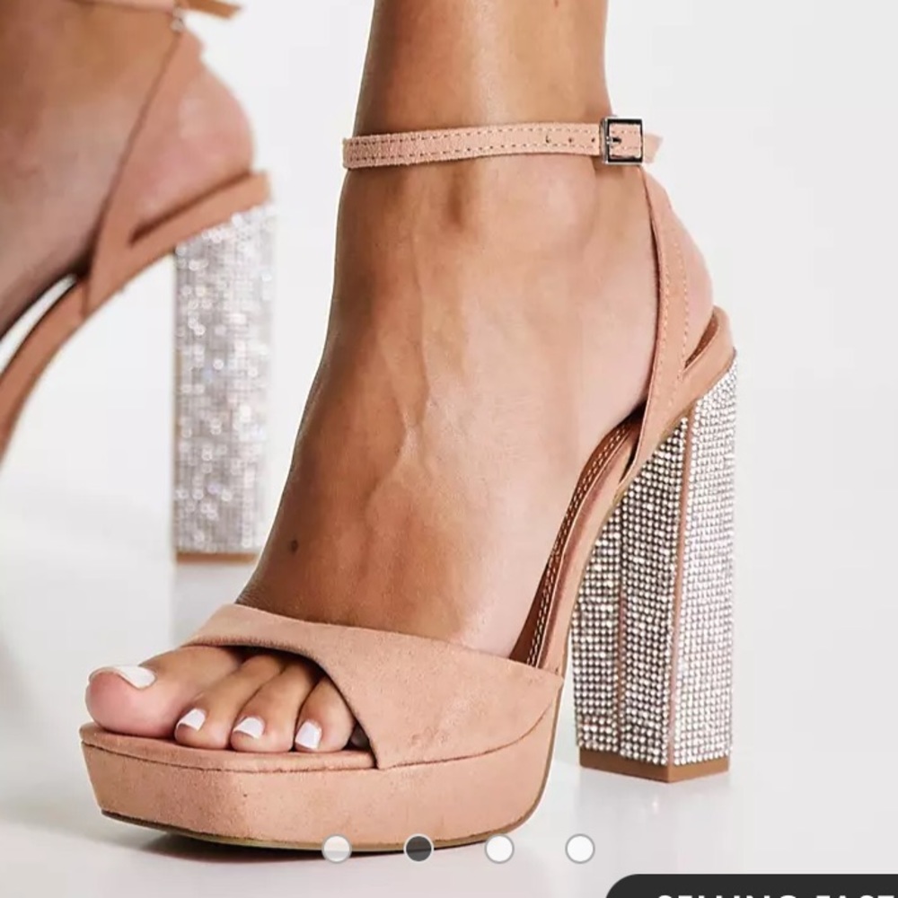 BNWT size 4 beige with sparkle heel